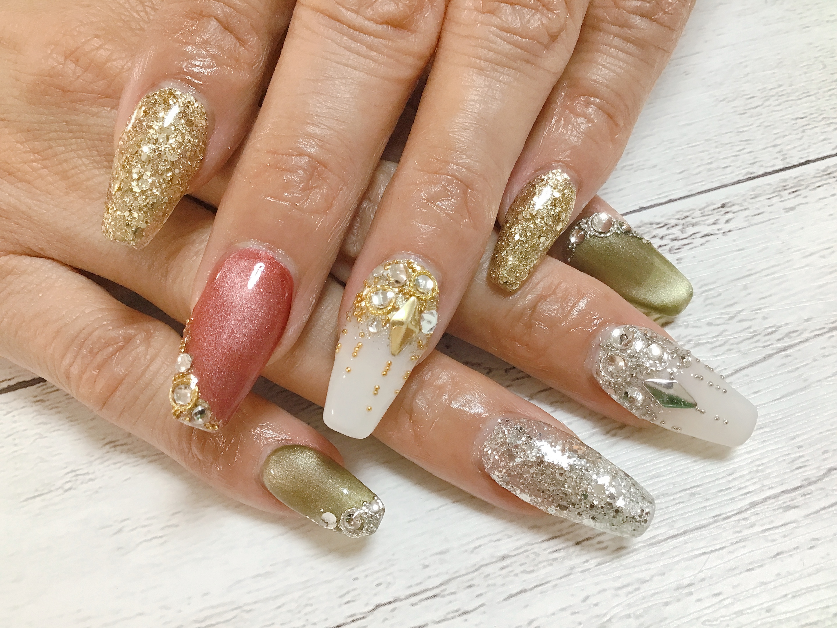 		スカルプチュア。左右色違い。