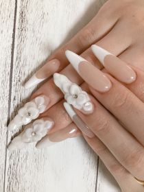 		スカルプチュア。3D花。