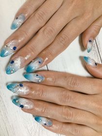 		スカルプチュア。ブルー冬ネイル。